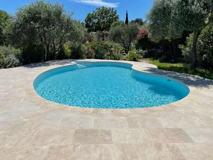Piscine à débordement construite par Piscine Sud à Sartène, Corse-du-Sud